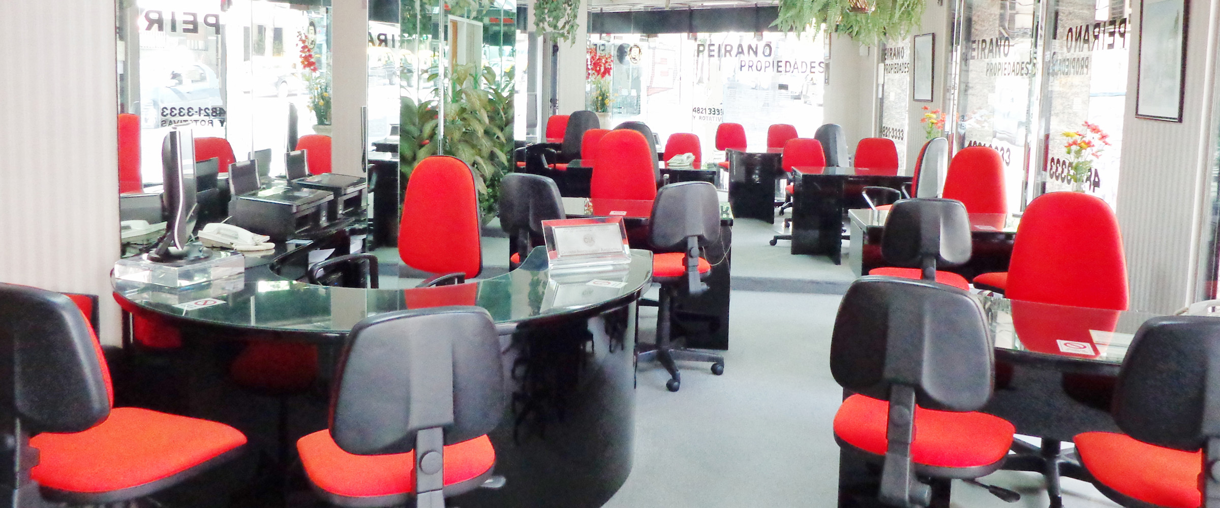 Salón de ventas de Peirano Propiedades en Recoleta