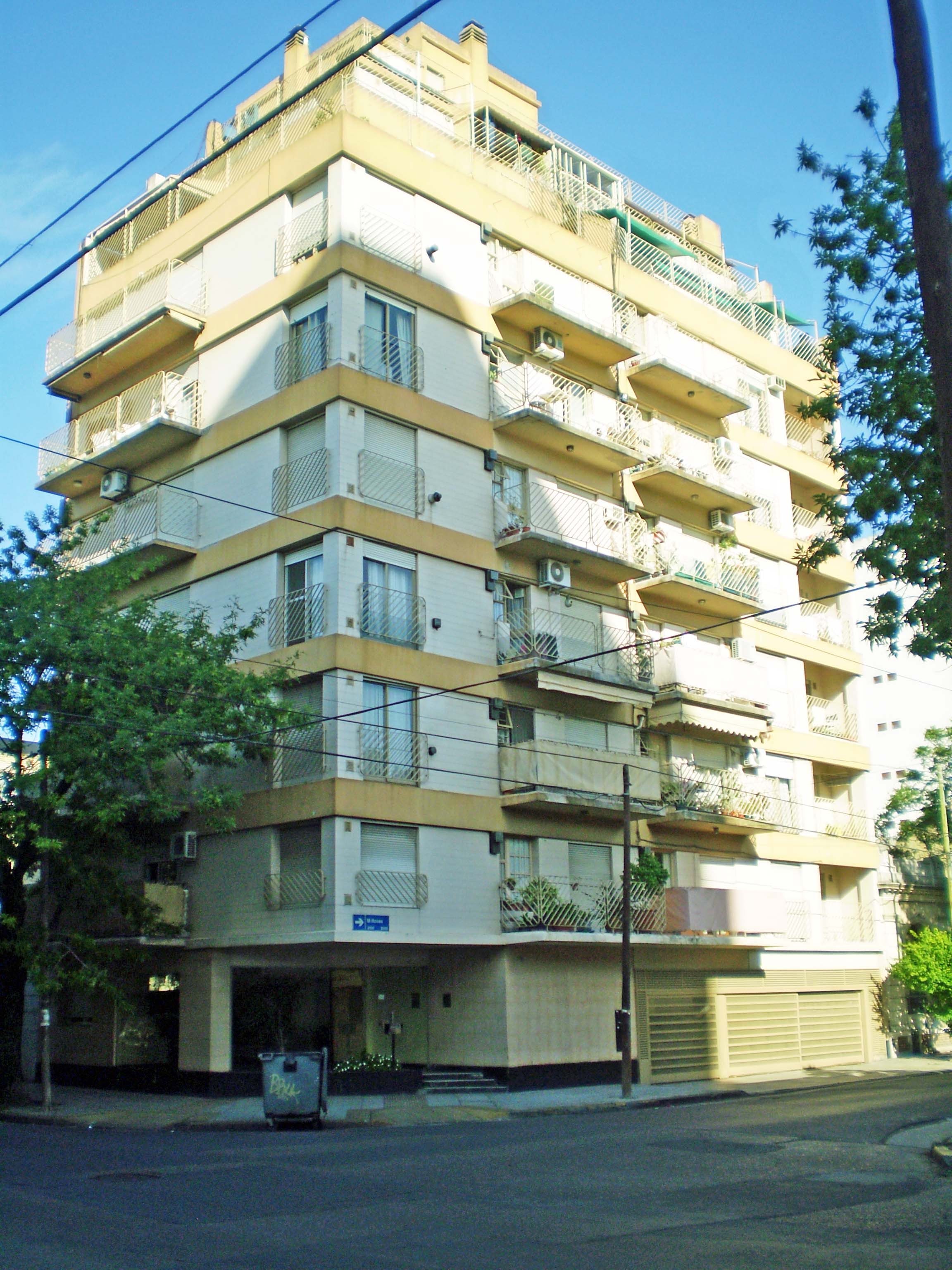 Edificio en Juramento y Migones