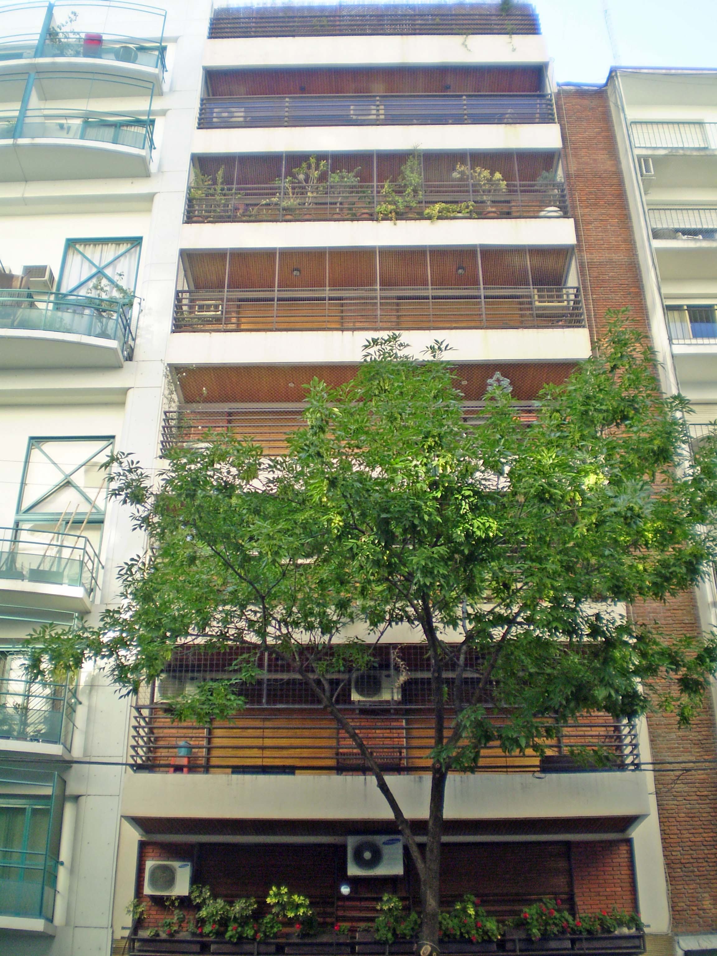 Edificio en Ruggieri y Cerviño